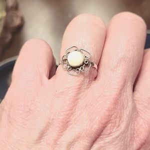 Sterling & Mother of Pearl ring
